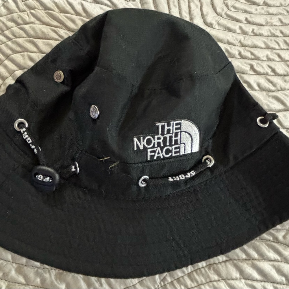The North Face Classic Bucket Hat - Picture 4 of 9